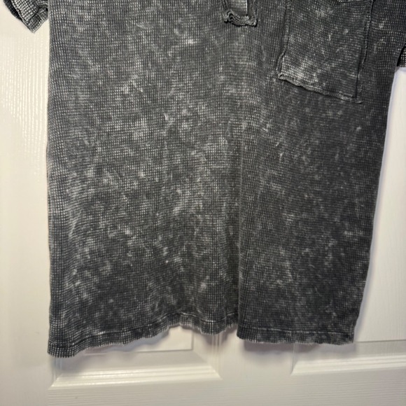 BKE Women Henley Top S Charcoal Grey Acid Wash Waffle Knit Rodeo Country Western - Picture 4 of 7